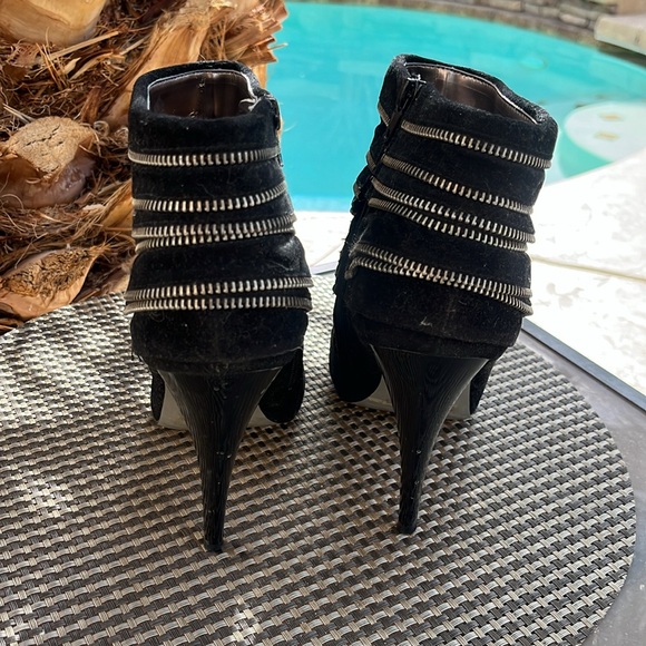 Qupid Luxe Black zipper heels size 8 - Picture 4 of 5